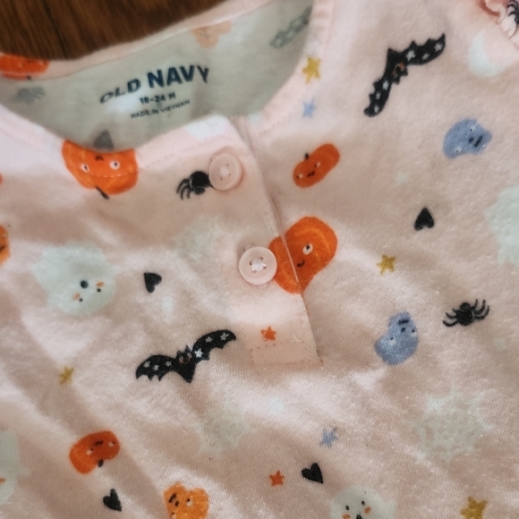 Old Navy Kids One Piece with Pumpkins and Bats - Picture 5 of 5